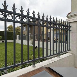 modern aluminum fence Canada