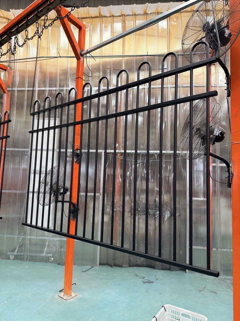 Fabricant de clôtures en acier à revêtement électrostatique